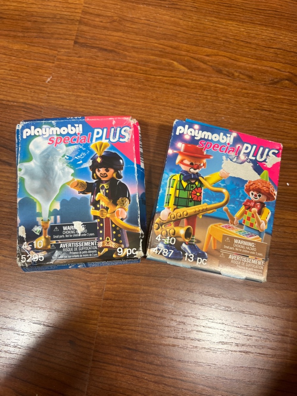 PLAYMOBIL Bundle 5295 Magician w/ Genie Lamp & Musical Clowns NIB